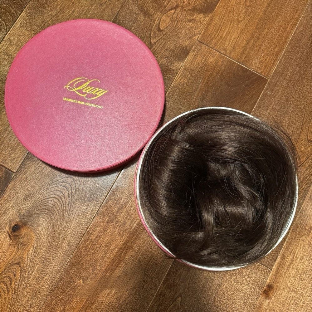 NEW 20” Luxy Seamless Clip In Hair Extensions in Medium NATURAL Brown